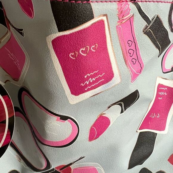 Modern Chic - Marvelous Makeup Tote - Picture 8 of 8